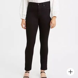Levi’s 312 Shaping Slim Jeans